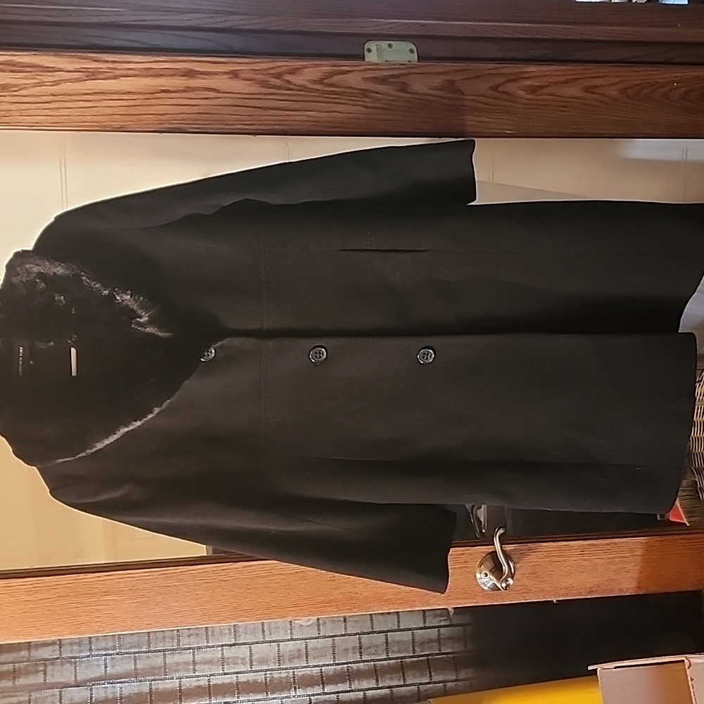 Elegant Long Black Coat with Faux Fur Collar